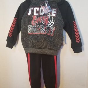 Mad Fame outfit with a sweater and a pair pants